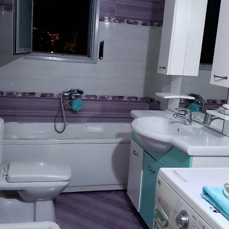 Sunny Side Apartment *